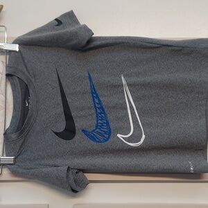 ⭐️ 5/$30 Nike swoosh youth dri fit, medium, size 6